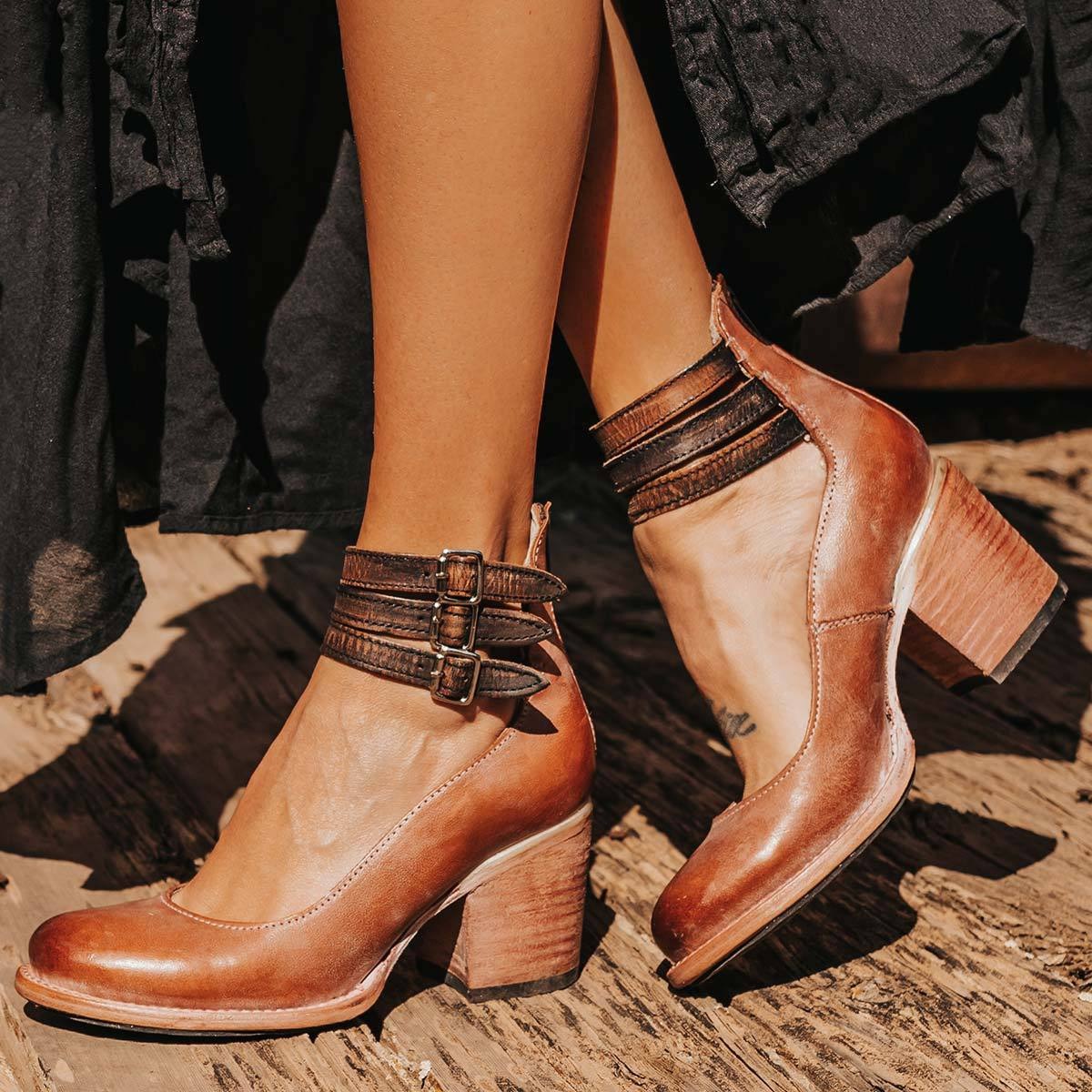 Dark Brown / US 12