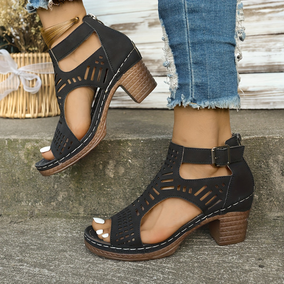 Black (Almost sold out) / 12 (43EU)