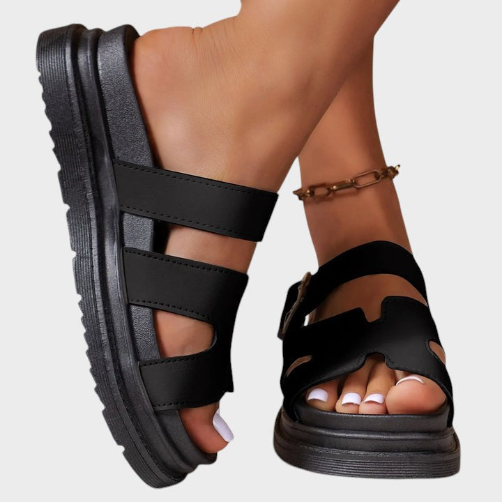 Black (Almost sold out) / 12 NZ (42EU)