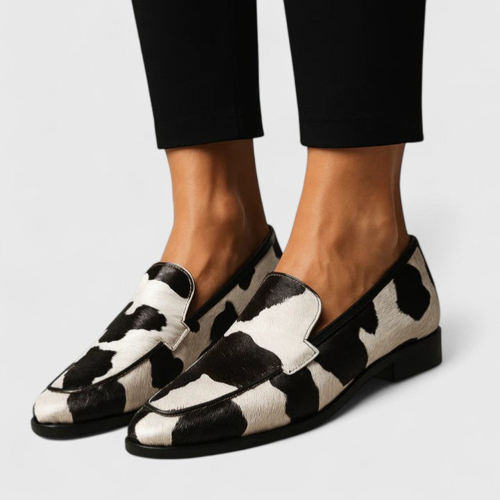 Black and White / 12 AU | 43 EU