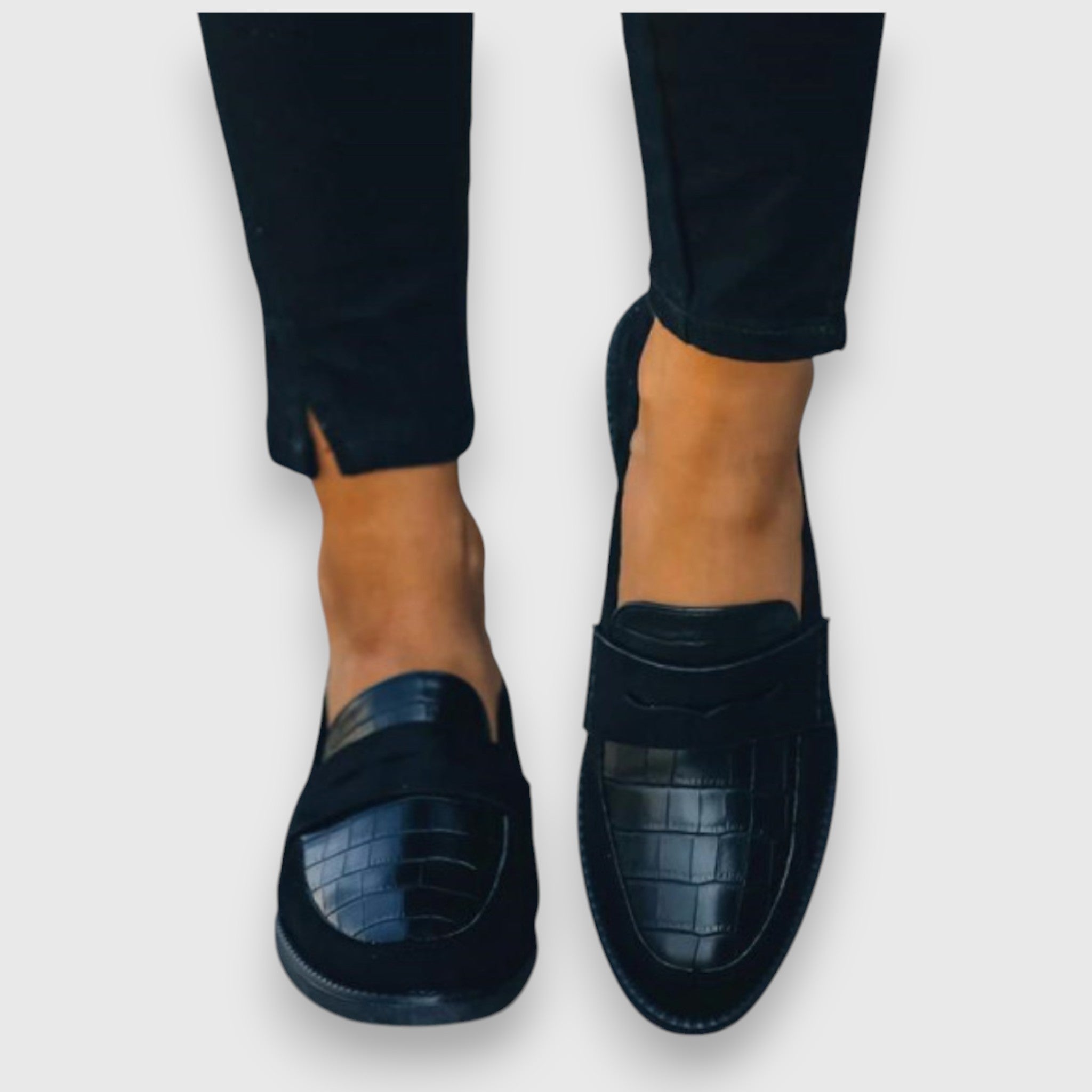 Black / 12 AU | 43 EU