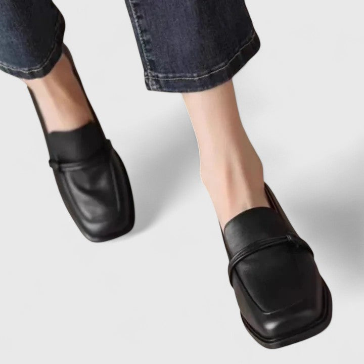 Black / 9 AU | 40 EU