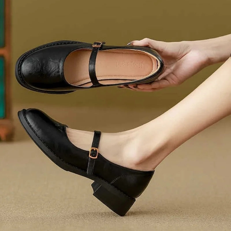 Black / UK 8
