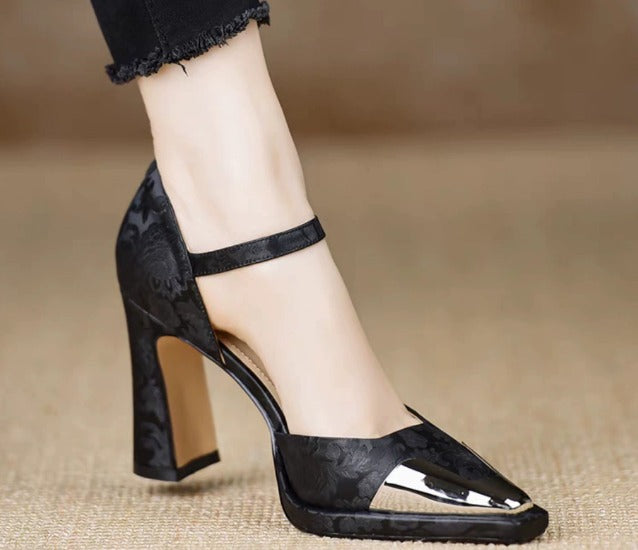 Black / UK 6