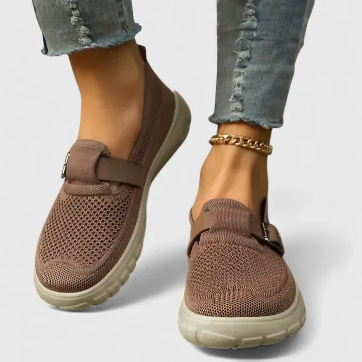 Brown / 11 AU | 42 EU