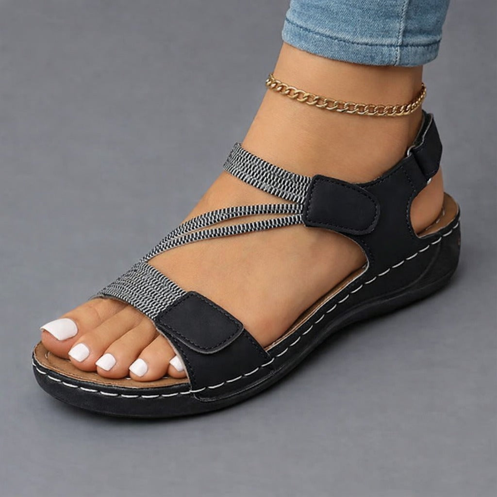 Black / 7 UK | 42 EU