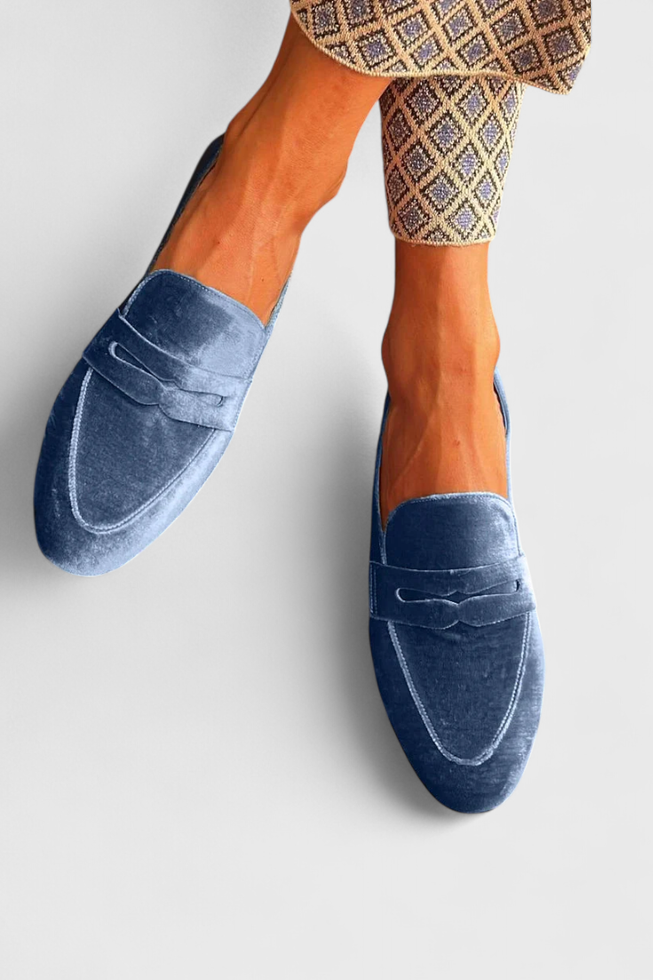 Blue / 12 AU | 43 EU