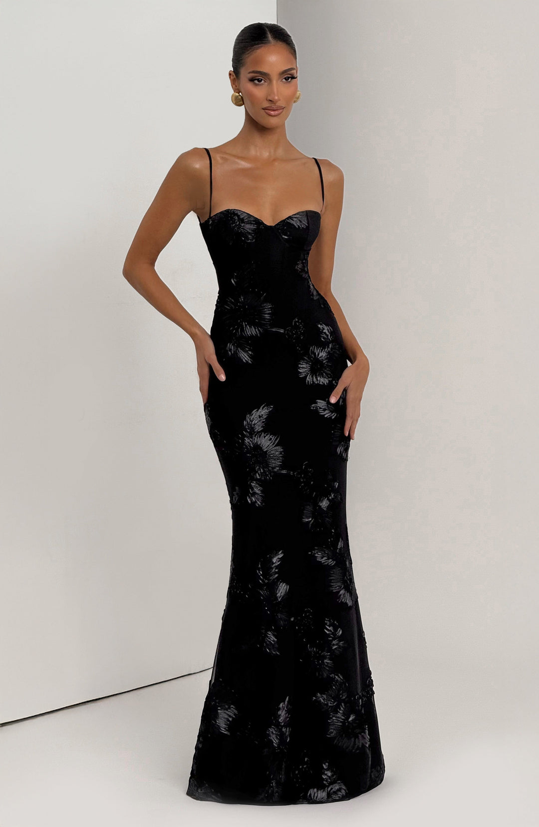 Elara | Structured elegance with exclusive details