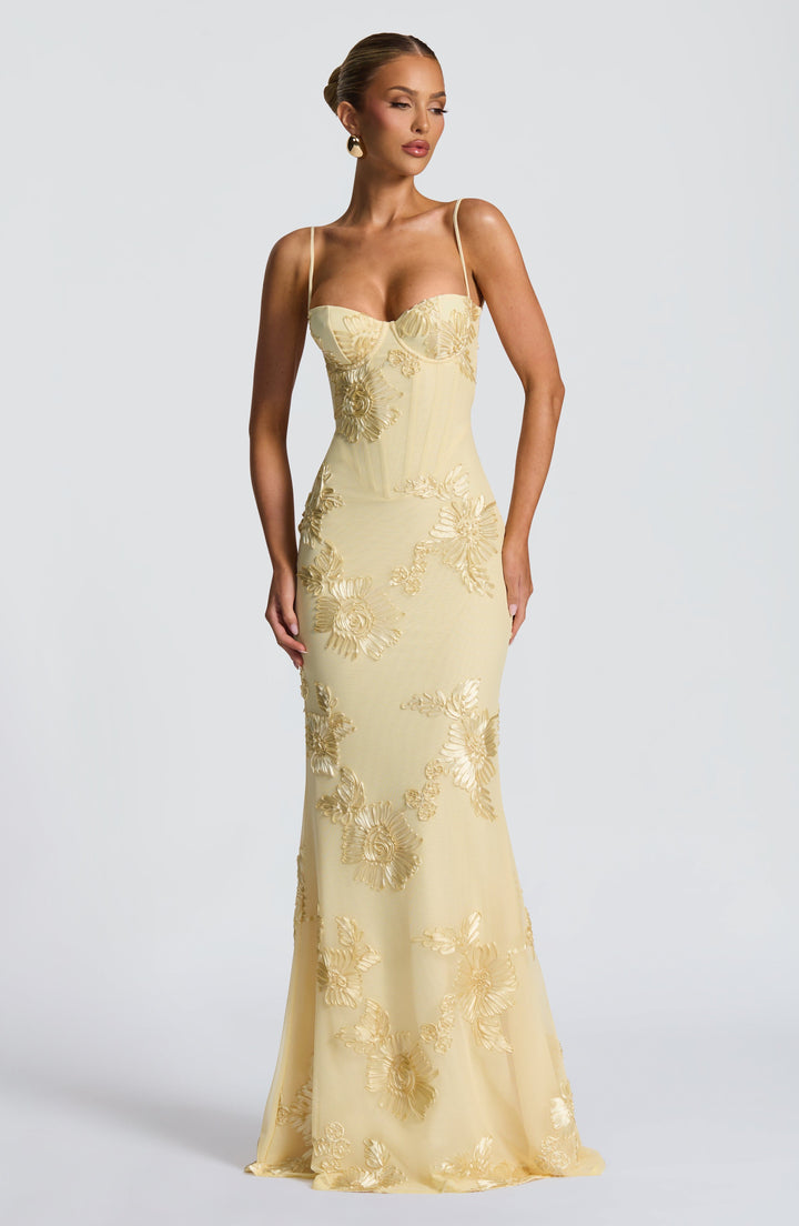 Elara | Structured elegance with exclusive details