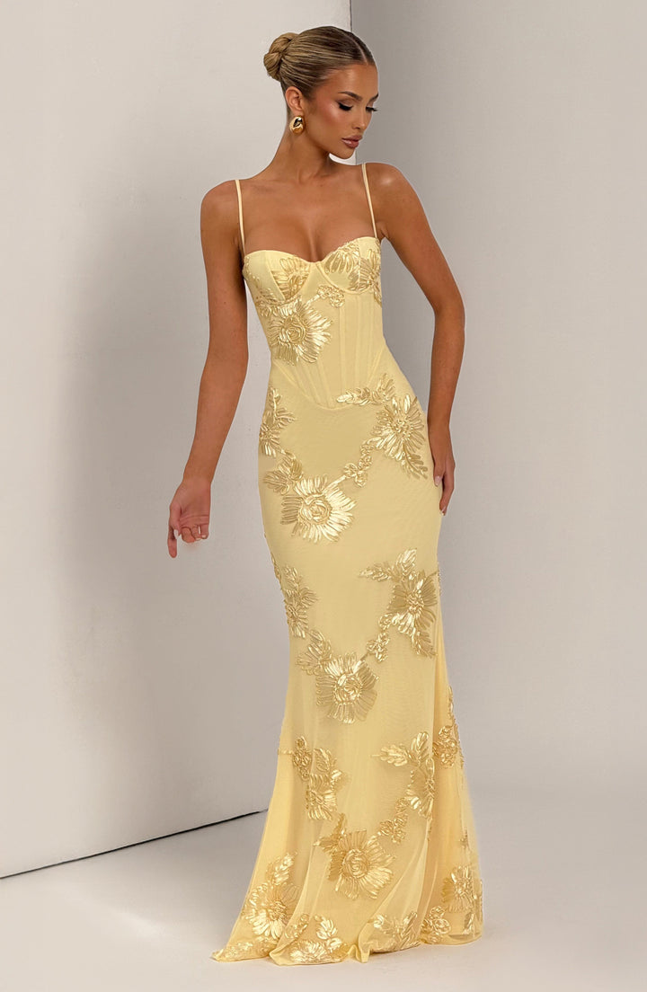 Elara | Structured elegance with exclusive details